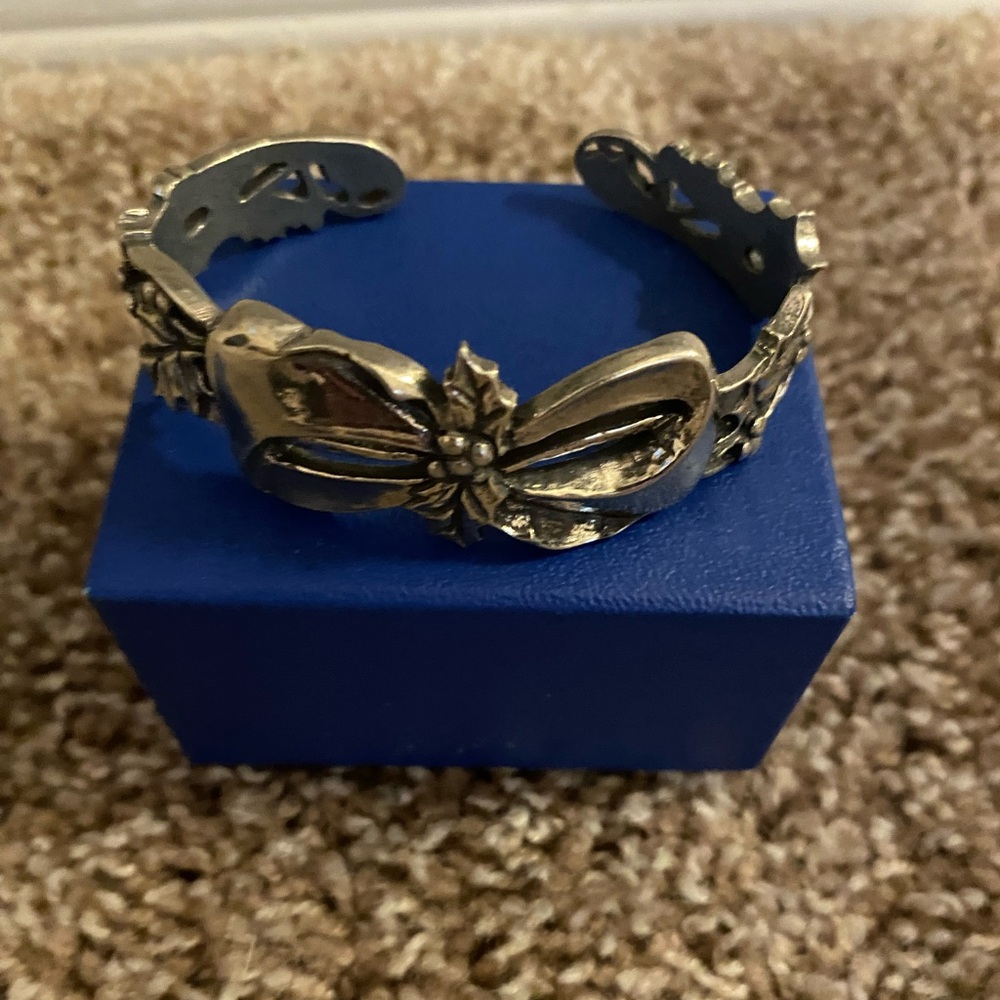 Salisbury. Deck the Halls Elegant Pewter Bracelet with Box. Made in USA.Women’s